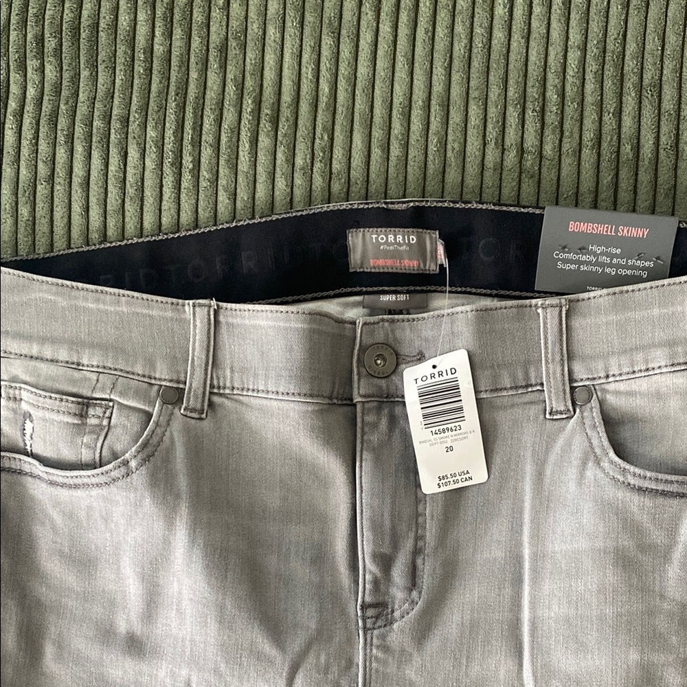 Torrid NWT bombshell distressed